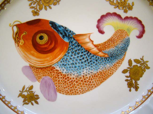 A gorgeous large 16 inch Chinese Export armorial 'style' platter with carp motif by Mottahedeh. — image 3